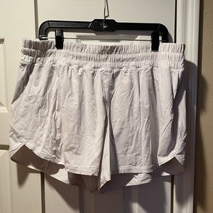 White Lululemon HottyHot 4in size 18